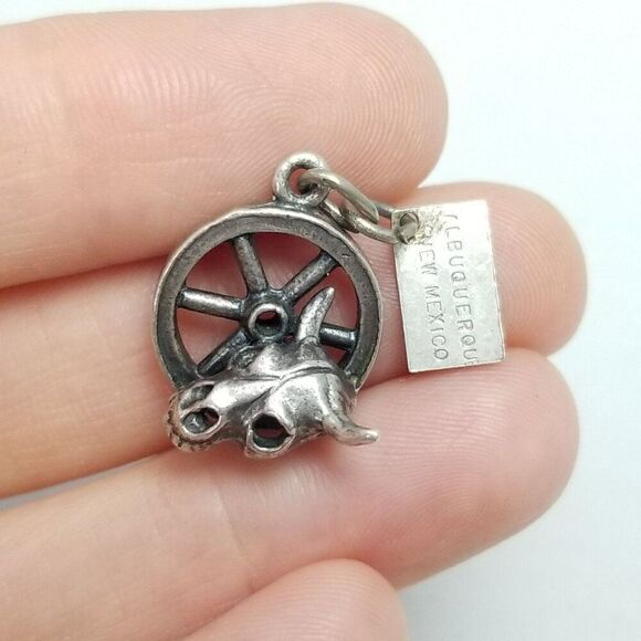 Vintage Sterling Silver Albuquerque New Mexico Skull Wagon Wheel Charm Pendant - Picture 6 of 7